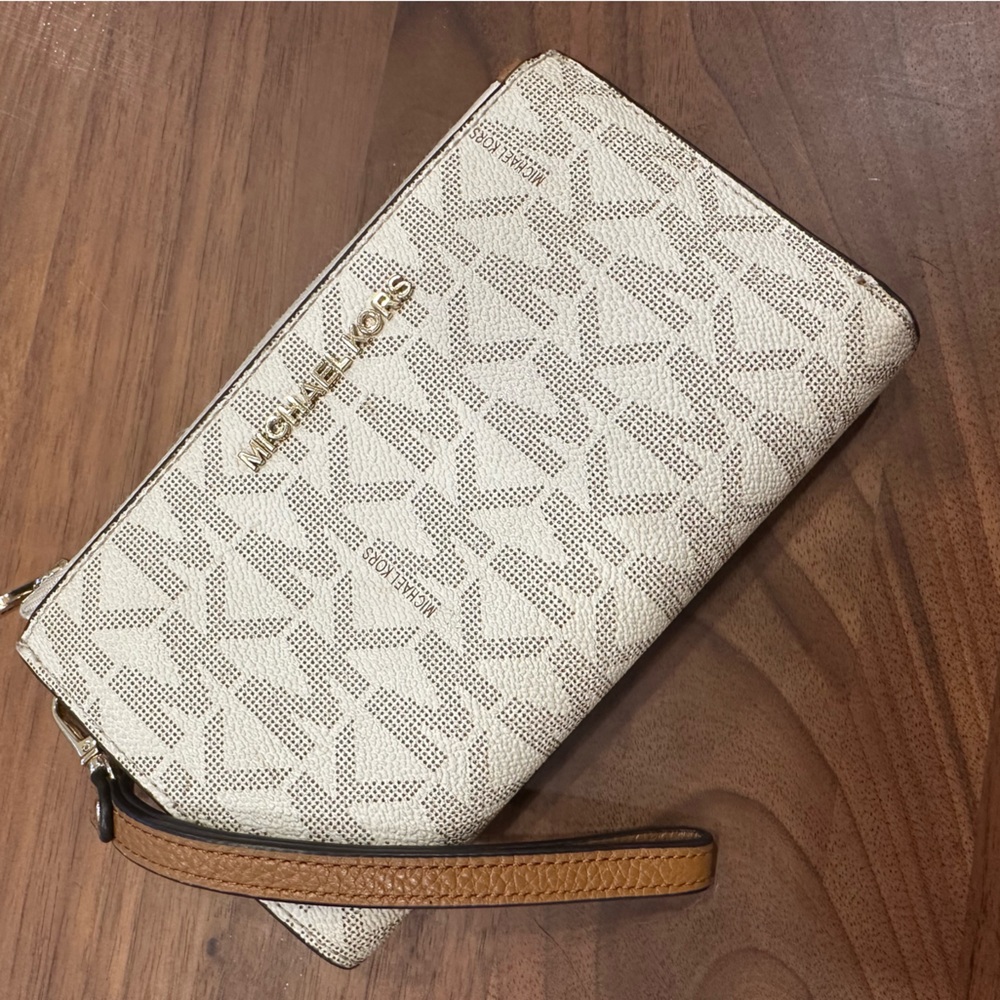Michael Kors MK Wallet